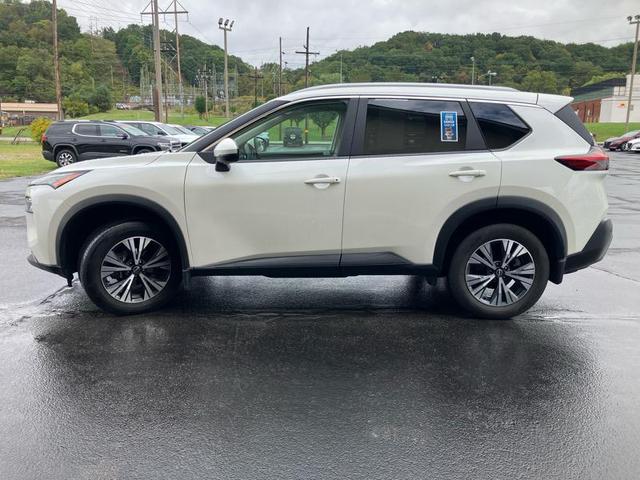 Photo of 2022 White Nissan Rogue