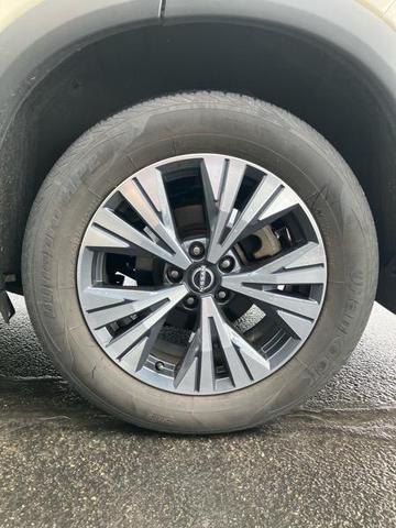 Photo of 2022 White Nissan Rogue