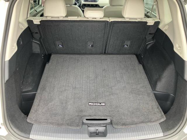 Photo of 2022 White Nissan Rogue