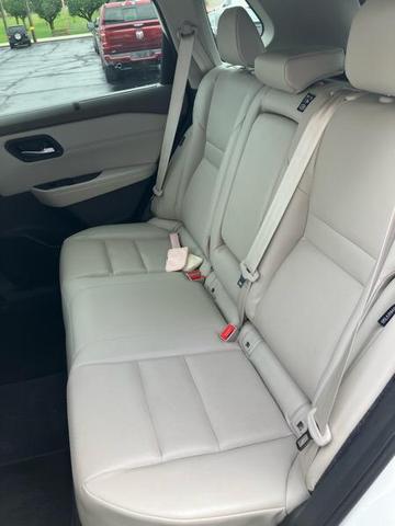 Photo of 2022 White Nissan Rogue