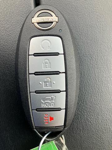 Photo of 2022 White Nissan Rogue