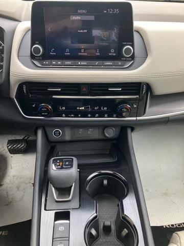 Photo of 2022 White Nissan Rogue