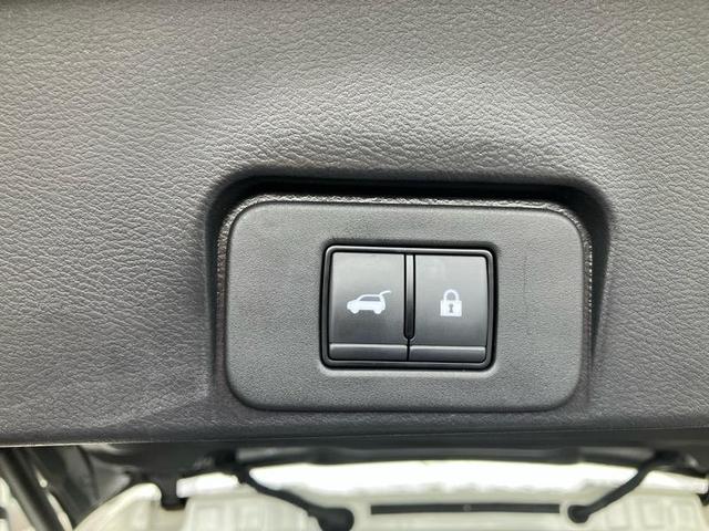 Photo of 2022 White Nissan Rogue