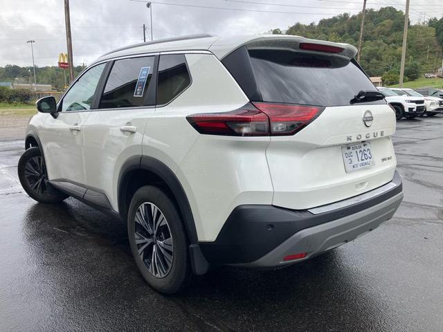 Photo of 2022 White Nissan Rogue