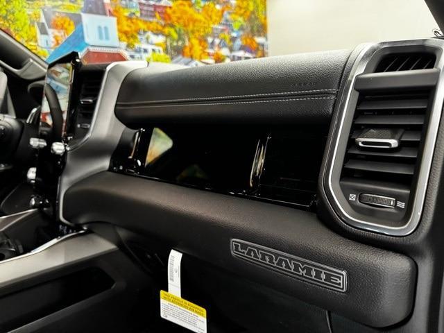 Photo of 2025 Granite Crystal Clearcoat Metallic RAM 1500