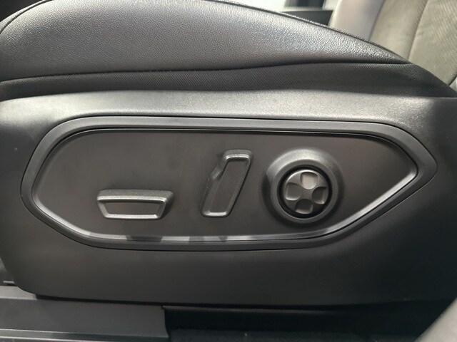 Photo of 2024 Silver Zynith Jeep Grand Cherokee