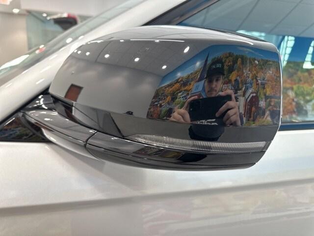Photo of 2024 Silver Zynith Jeep Grand Cherokee