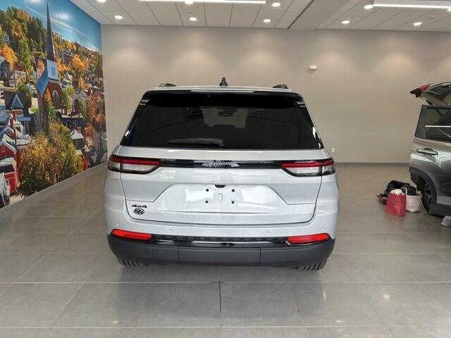 Photo of 2024 Silver Zynith Jeep Grand Cherokee