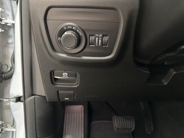 Photo of 2024 Silver Zynith Jeep Grand Cherokee