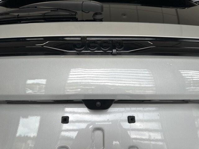 Photo of 2024 Silver Zynith Jeep Grand Cherokee