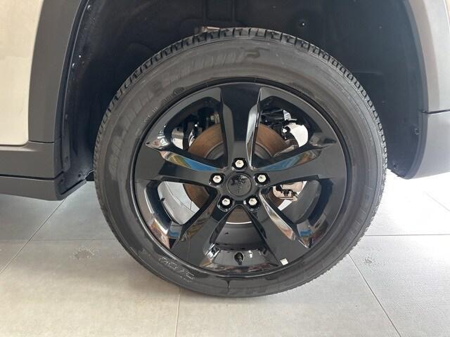 Photo of 2024 Silver Zynith Jeep Grand Cherokee