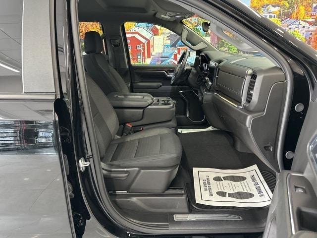 Photo of 2025 Black Chevrolet Silverado 1500