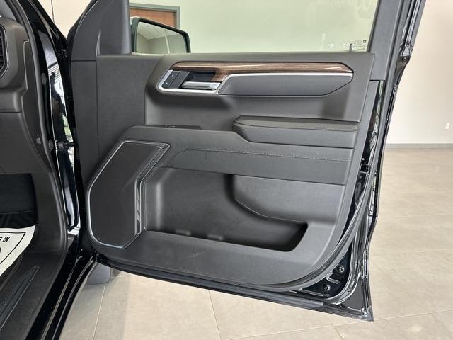 Photo of 2025 Black Chevrolet Silverado 1500