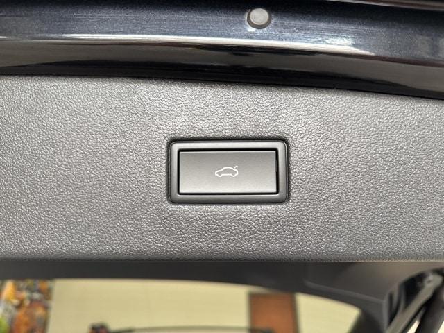 Photo of 2024 Deep Black Pearl Effect Volkswagen Tiguan