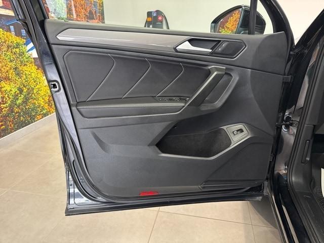 Photo of 2024 Deep Black Pearl Effect Volkswagen Tiguan