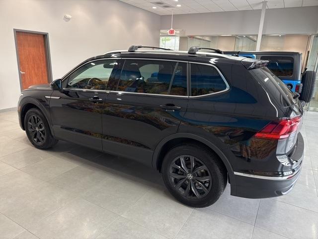 Photo of 2024 Deep Black Pearl Effect Volkswagen Tiguan