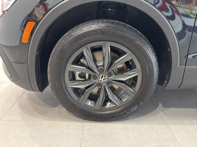 Photo of 2024 Deep Black Pearl Effect Volkswagen Tiguan