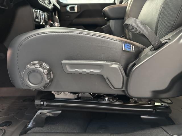 Photo of 2025 Bright White Clearcoat Jeep Wrangler