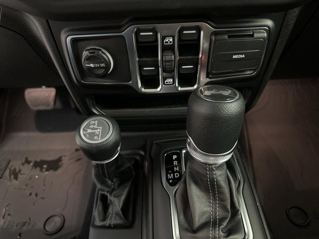 Photo of 2025 Bright White Clearcoat Jeep Wrangler