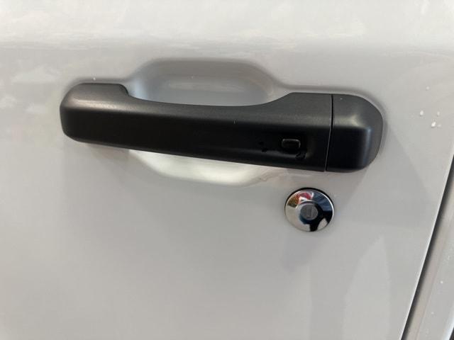 Photo of 2025 Bright White Clearcoat Jeep Wrangler