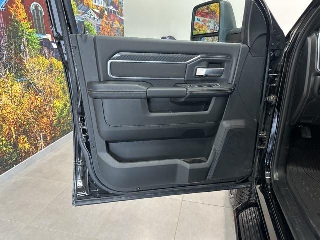 Photo of 2025 Diamond Black RAM 2500
