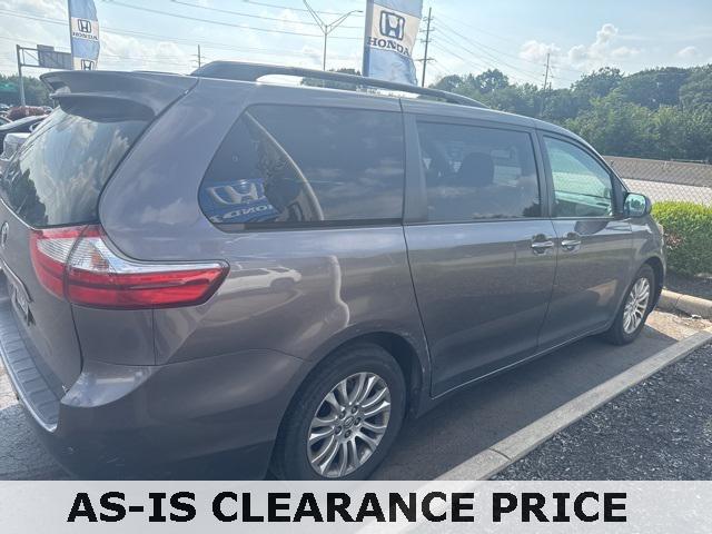 Photo of 2015 Predawn Gray Mica Toyota Sienna