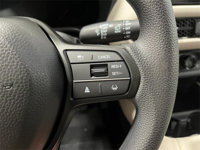 Photo of 2026 Platinum White Pearl Honda HR-V