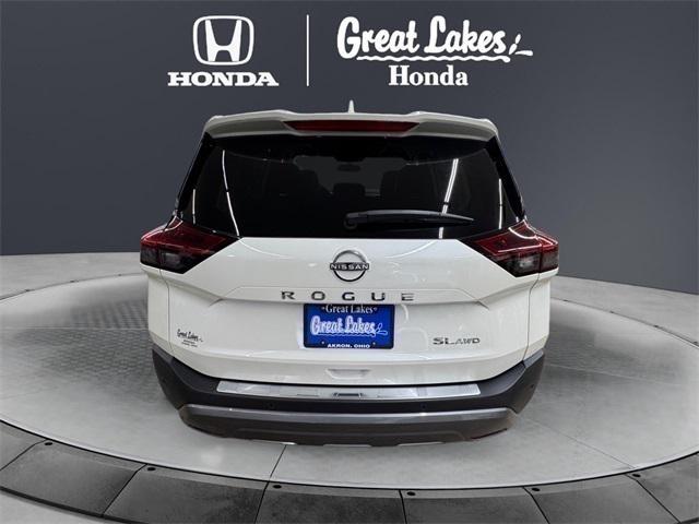 Photo of 2022 Pearl White Tricoat Nissan Rogue