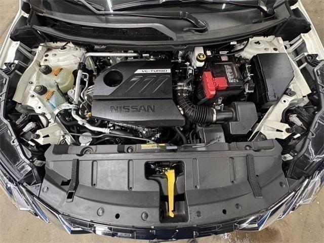 Photo of 2022 Pearl White Tricoat Nissan Rogue