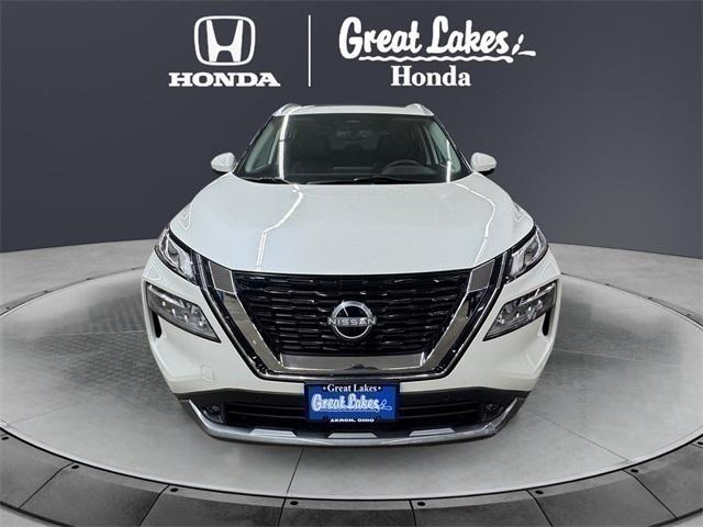 Photo of 2022 Pearl White Tricoat Nissan Rogue