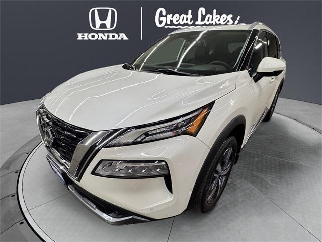 Photo of 2022 Pearl White Tricoat Nissan Rogue