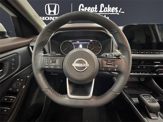 Photo of 2022 Pearl White Tricoat Nissan Rogue