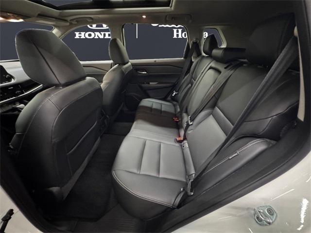 Photo of 2022 Pearl White Tricoat Nissan Rogue