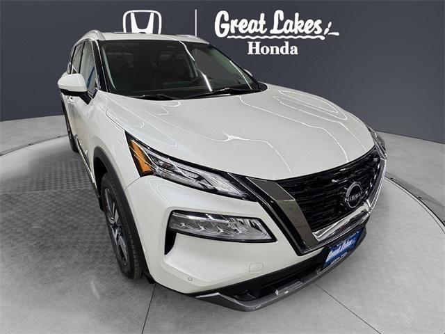 Photo of 2022 Pearl White Tricoat Nissan Rogue