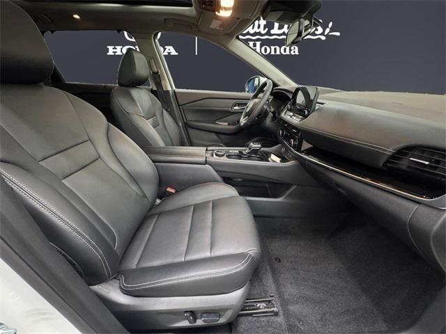 Photo of 2022 Pearl White Tricoat Nissan Rogue