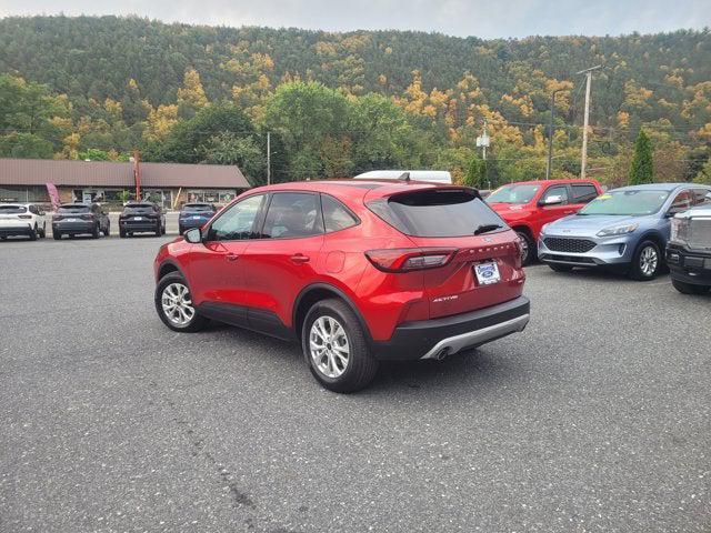 Photo of 2025 Rapid Red Metallic Tinted Clearcoat Ford Escape