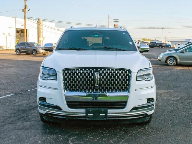 Photo of 2022 White Metallic Lincoln Navigator