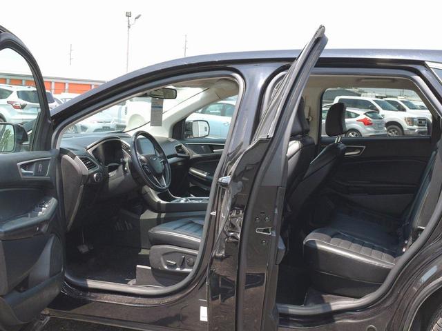 Photo of 2022 Black Metallic Ford Edge