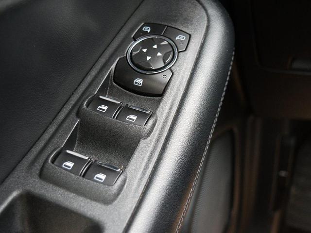 Photo of 2022 Black Metallic Ford Edge