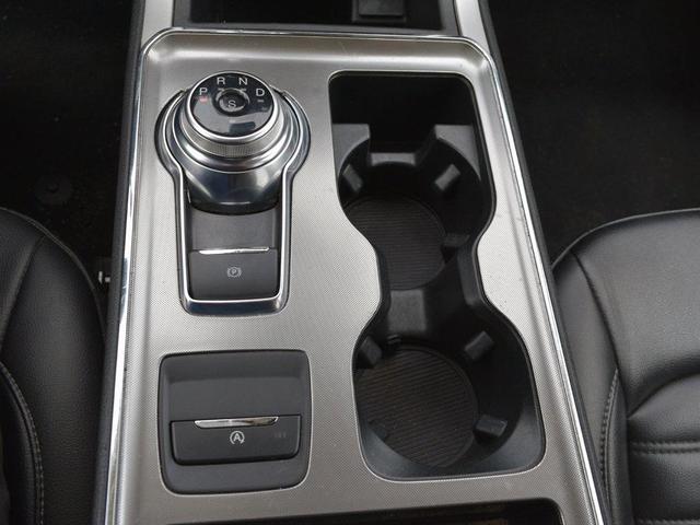 Photo of 2022 Black Metallic Ford Edge