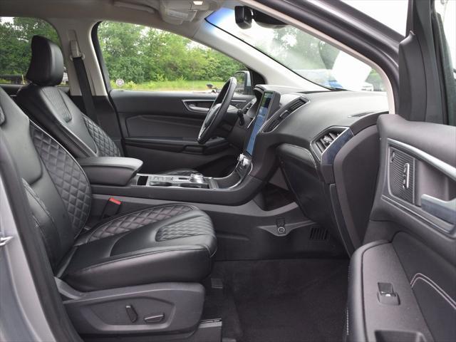 Photo of 2024 Silver Metallic Ford Edge
