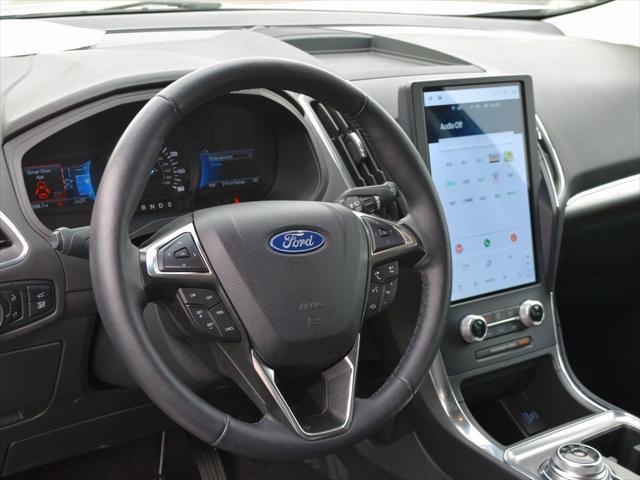Photo of 2024 Silver Metallic Ford Edge