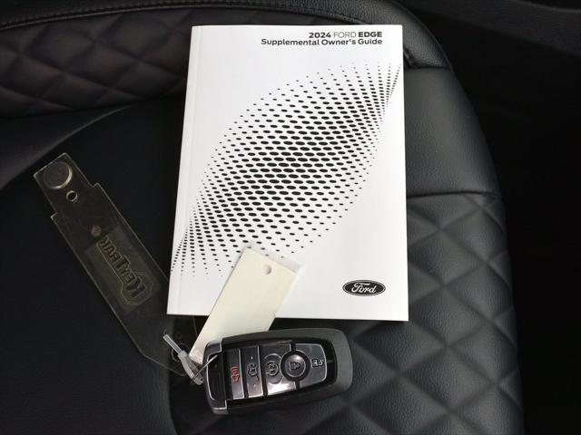 Photo of 2024 Silver Metallic Ford Edge