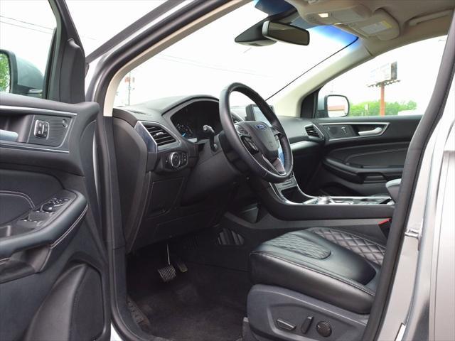 Photo of 2024 Silver Metallic Ford Edge