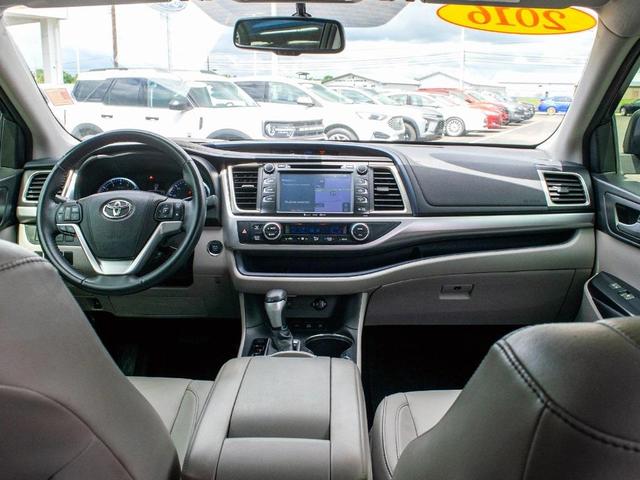 Photo of 2016 Silver Sky Metallic Toyota Highlander
