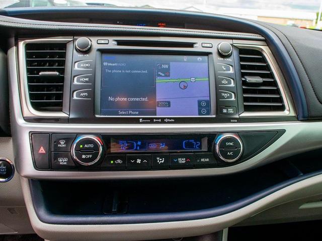 Photo of 2016 Silver Sky Metallic Toyota Highlander