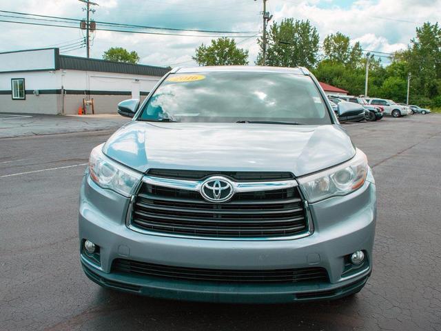 Photo of 2016 Silver Sky Metallic Toyota Highlander