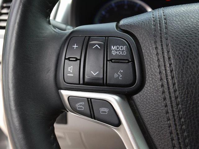 Photo of 2016 Silver Sky Metallic Toyota Highlander