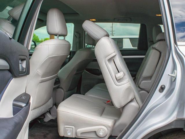 Photo of 2016 Silver Sky Metallic Toyota Highlander