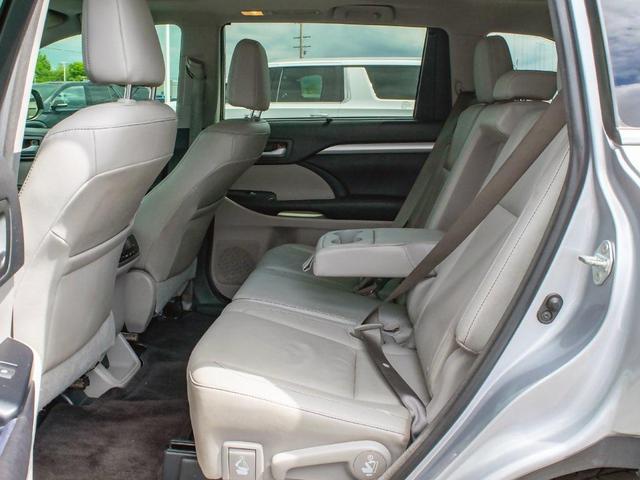 Photo of 2016 Silver Sky Metallic Toyota Highlander